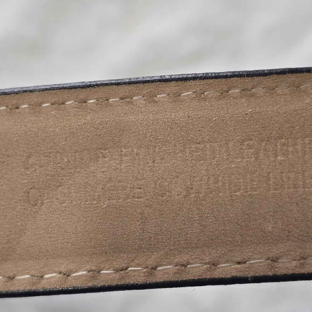 Classic Black Leather Belt with Gold Buckle Mens 36 Like New